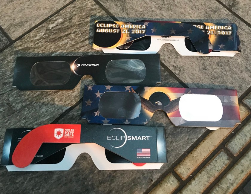 Eclipse viewing glasses
