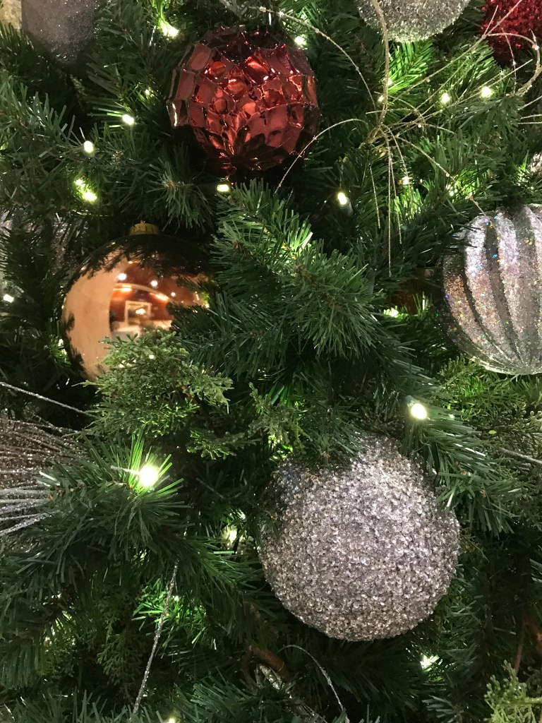 Christmas tree ornaments at Lincoln Square, Bellevue, Washington (USA)