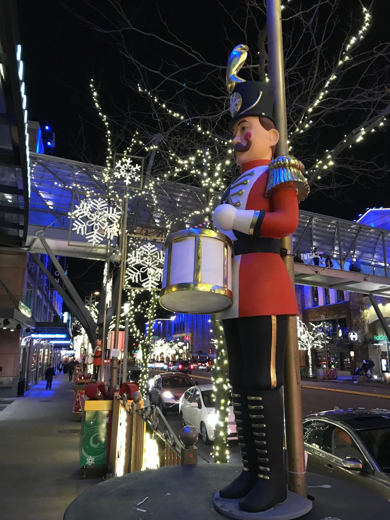 Holiday decor, Bellevue Way, Bellevue, Washington (USA)